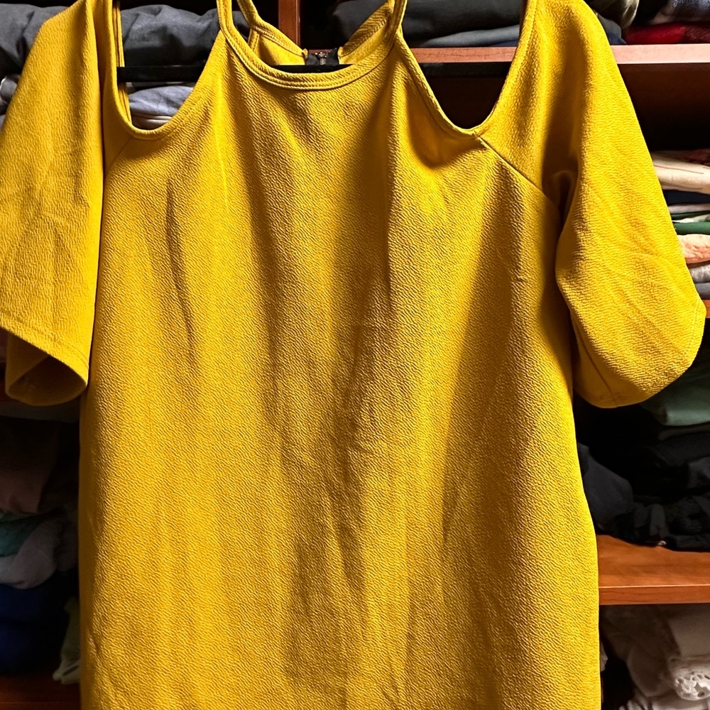 Green Envelope Yellow Short Sleeve Top